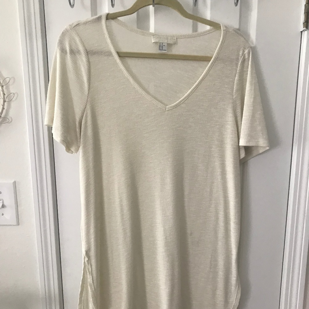 white blouse/t-shirt